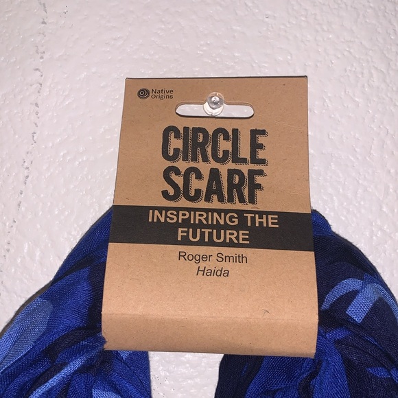 NWT Native Origins Blue 100% bamboo Roger Smith Circle Scarf - Picture 2 of 4